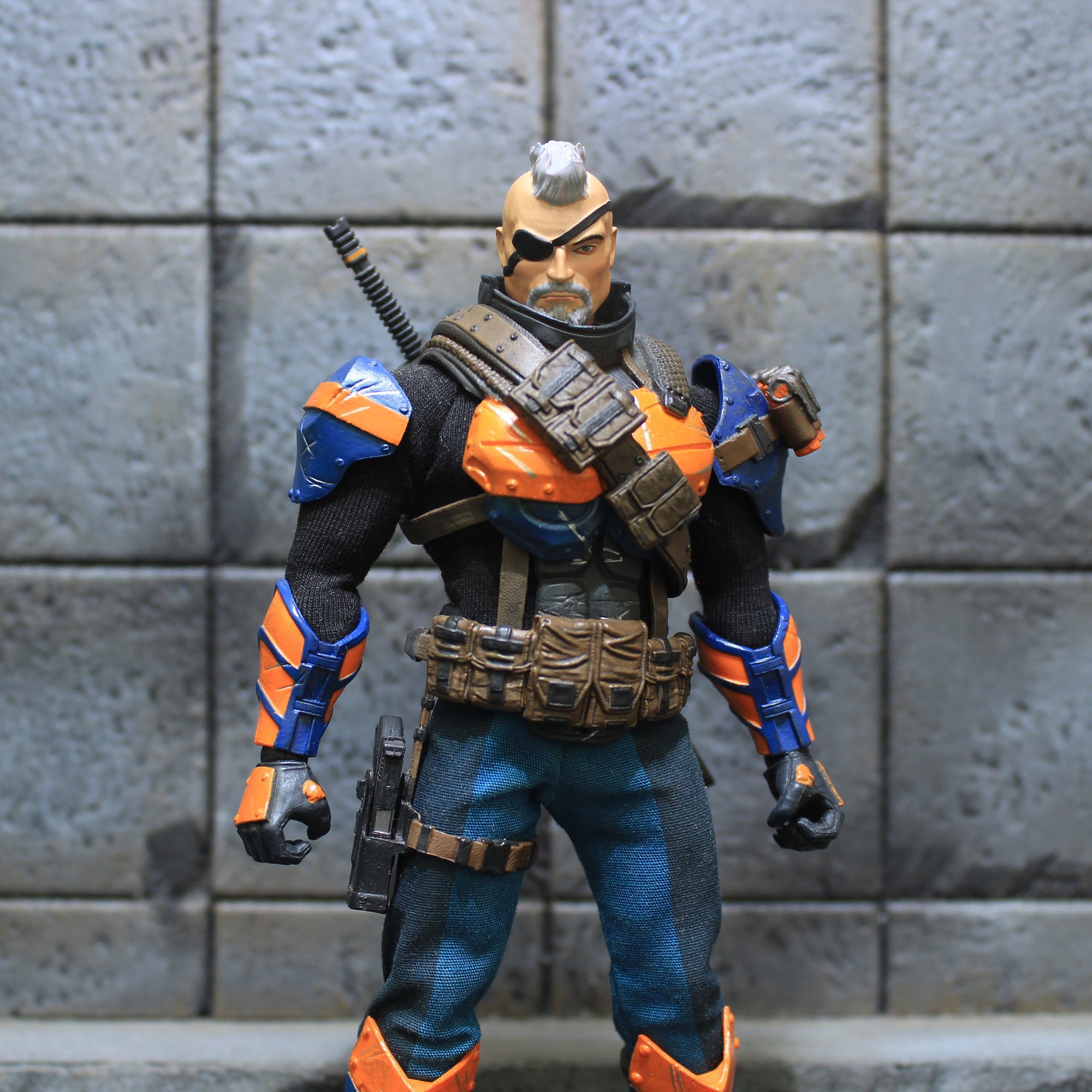 Mezco outlet One:12 Deathstroke